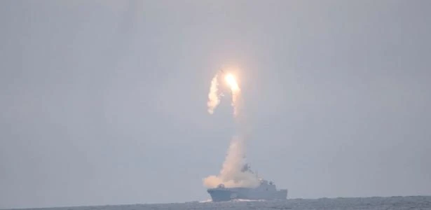 Rússia anuncia teste de míssil hipersônico em aniversário de Putin