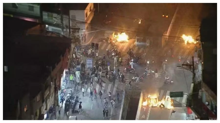 Manifestação em Paraisópolis interdita avenida de SP e provoca correria
