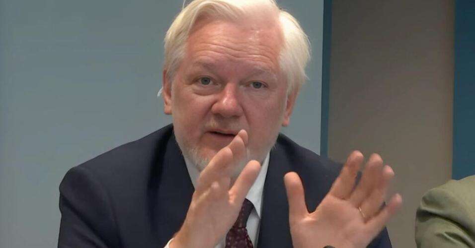 Assange fala pela primeira vez desde a saída da cadeia: ‘Livre por ter me declarado culpado de fazer jornalismo’