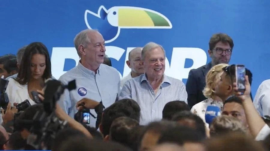 Ao lado de ex-desafetos bolsonaristas, Ciro assina volta ao PSDB no Ceará Carlos Madeiro