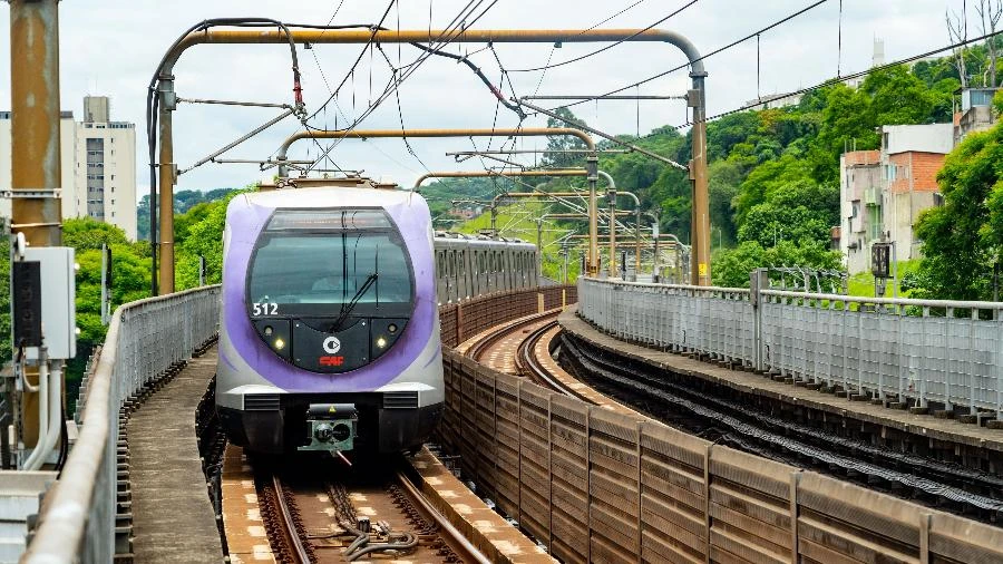 ViaMobilidade começa a instalar barreiras de proteção nas portas da Linha-5