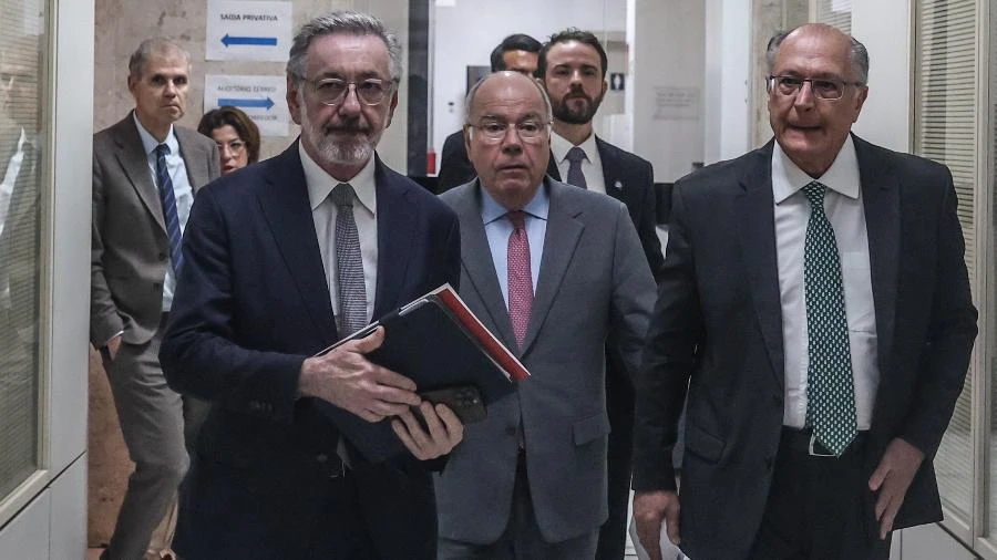 Governo anuncia ajuda a empresários atingidos pelo tarifaço dos EUA