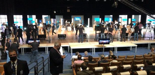 Memes com debate na TV Cultura riem de caras, bocas e veia musical de Joice