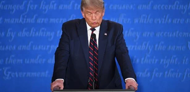 De olho na reeleição, Trump reduz cota para refugiados em 2021