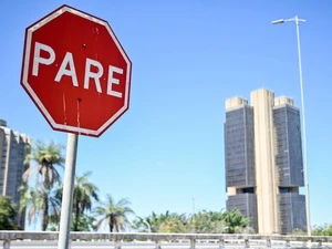 Copom indica caminho para a política fiscal do governo Lula Amanda Klein