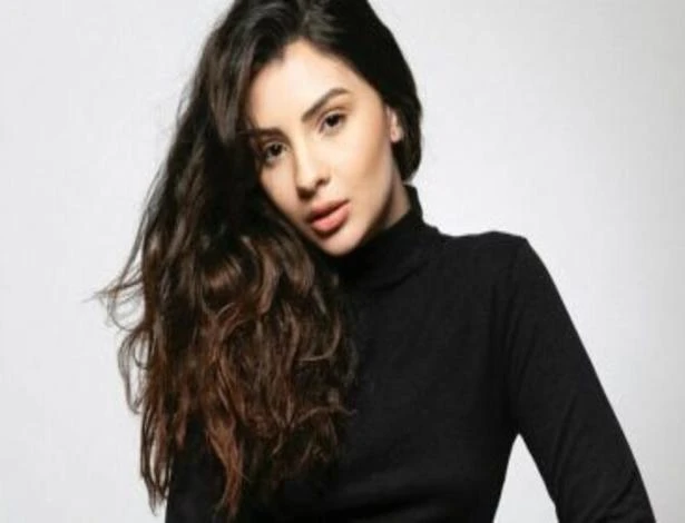 Morre a atriz Mabel Calzolari, aos 21 anos, vítima de doença rara na medula