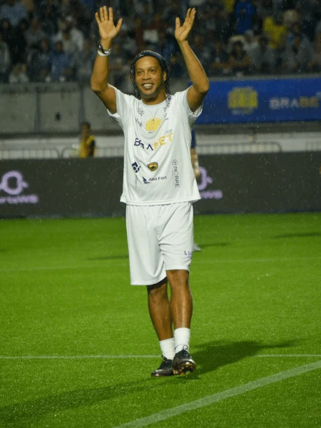 Fã processa Ronaldinho Gaúcho por 'decepção total' em jogo das estrelas Rogério Gentile