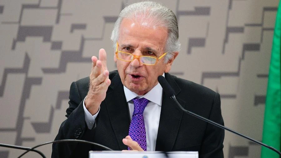 Múcio diz que mundo vive 'corrida armamentista' e pede verba para Defesa