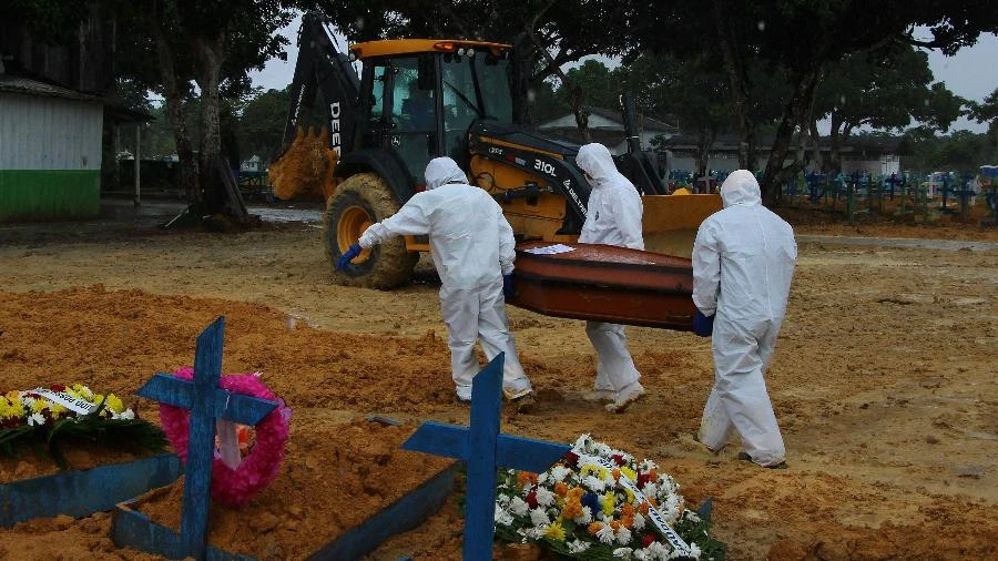 Brasil registra 1.025 novas mortes por covid-19 em 24 h, segundo ministério
