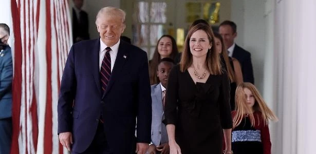 Senado dos EUA inicia processo de confirmação da nomeada por Trump à Suprema Corte