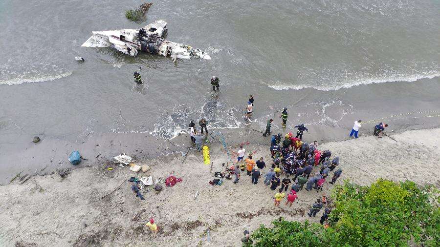 Mãe, pai e dois filhos: Quem eram passageiros de avião que caiu em Ubatuba