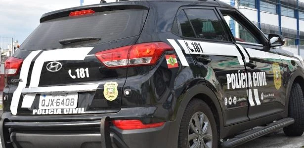 Suspeita de quebrar perna de filha por não acionar descarga é presa em SC