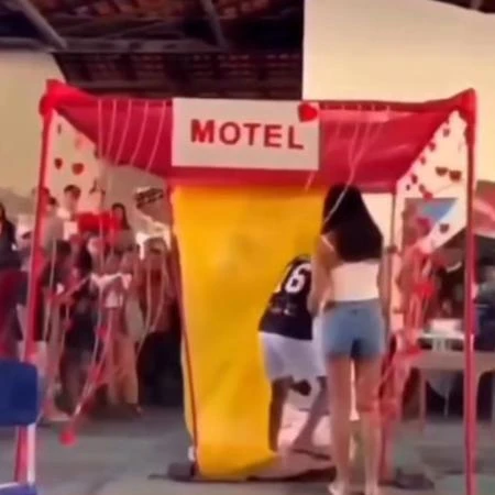 Alunos montam 'motel' e simulam sexo em apresentação em escola do Maranhão Carlos Madeiro