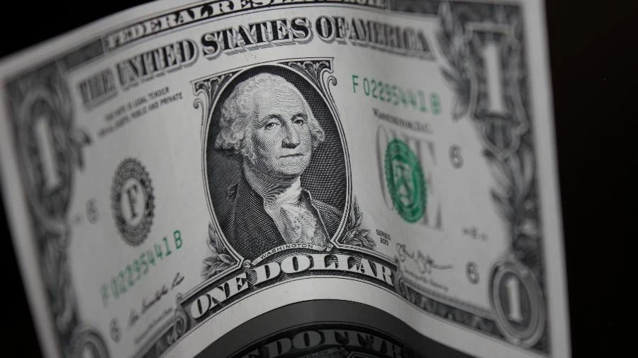 Dólar abre o dia em queda e se mantém abaixo de R$ 5,90
