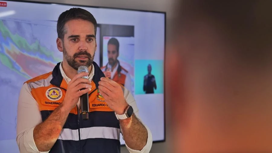 Famílias afetadas por chuvas no RS receberão R$ 2 mil do Pix, diz Leite
