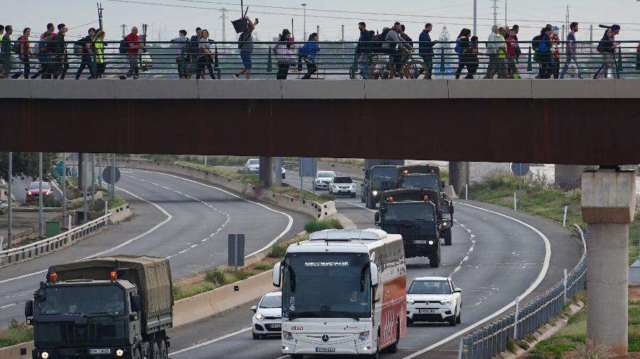 Mortes na Espanha chegam a 205; moradores estão sem acesso a comida e água