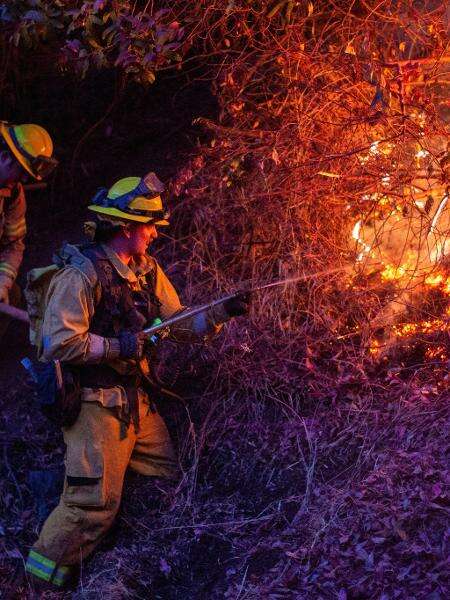 25 mortos, 40 mil acres queimados: imagens mostram incêndios na Califórnia