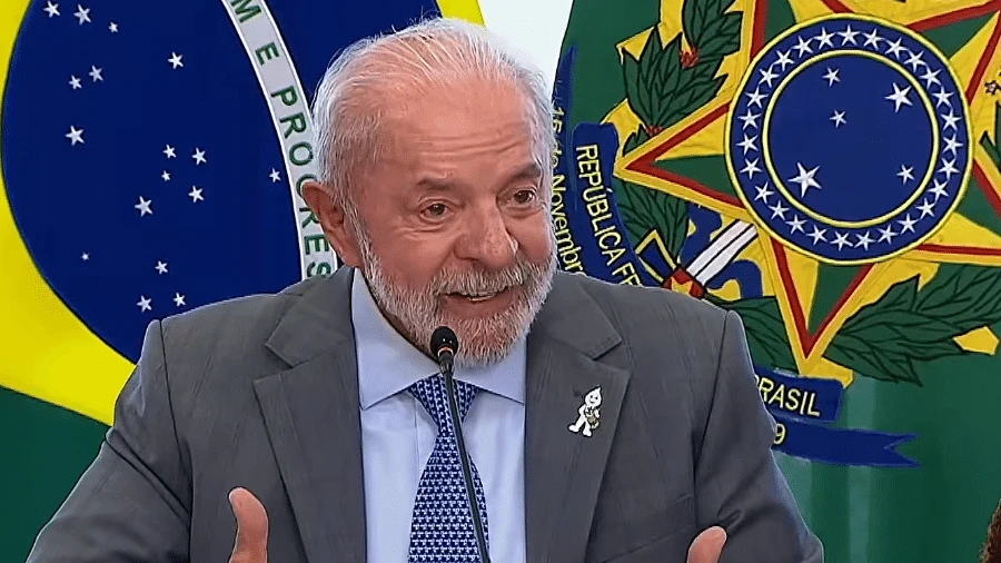 Lula cria Dia da Covid, ataca Bolsonaro e lança cartilha para militantes