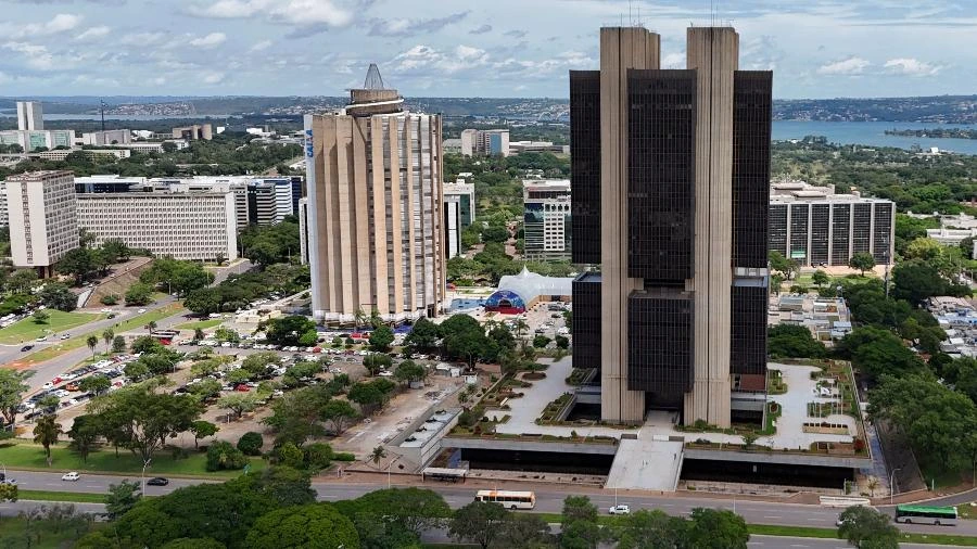 Mercado mantém projeção de Selic a 14,75% ao ano até ao fim de 2025