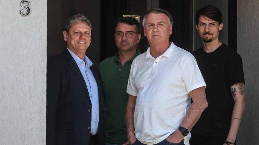 Pressionado pela esquerda, Tarcísio muda agenda e entra na crise do metanol