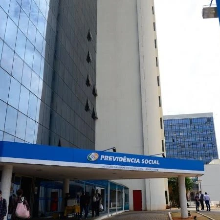CPMI do INSS parece moeda de troca para o Congresso, avalia economista