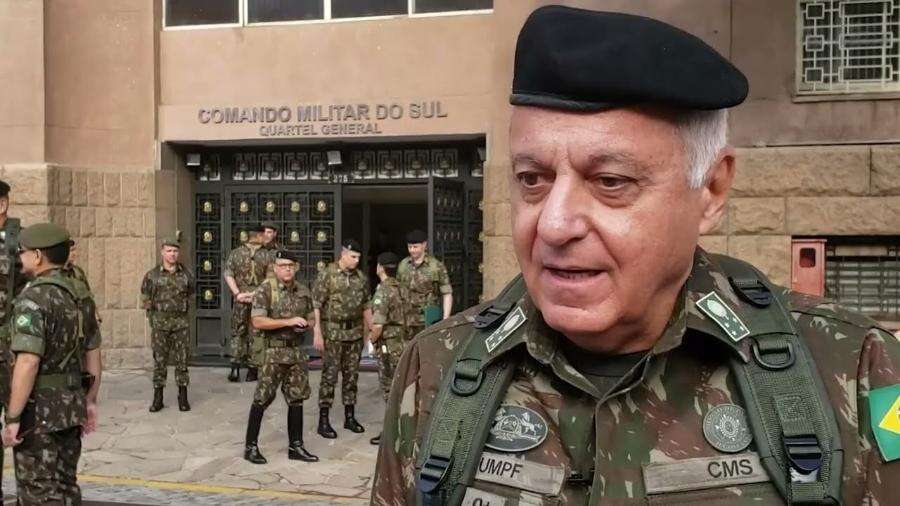 'Fui atacado por cumprir a minha obrigação', diz general alvo de golpistas