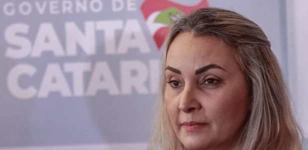Quem é o pai de governadora de SC, professor de história que negava holocausto