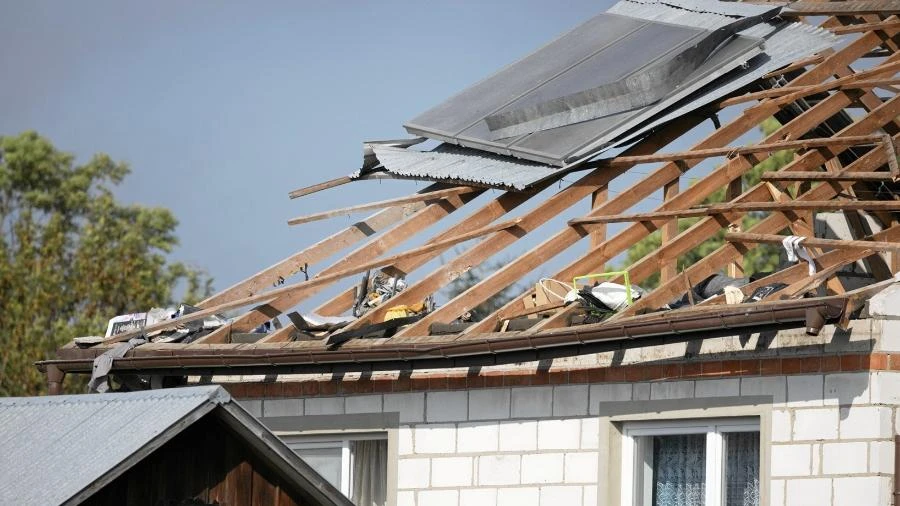 Polônia apura se míssil próprio atingiu casa durante invasão de drones russos