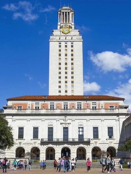 Reitor de universidade no Texas defende identidade de gênero e é demitido