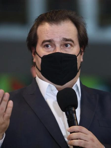 'Prefiro perder do que me alinhar a Bolsonaro', diz Maia sobre briga no DEM