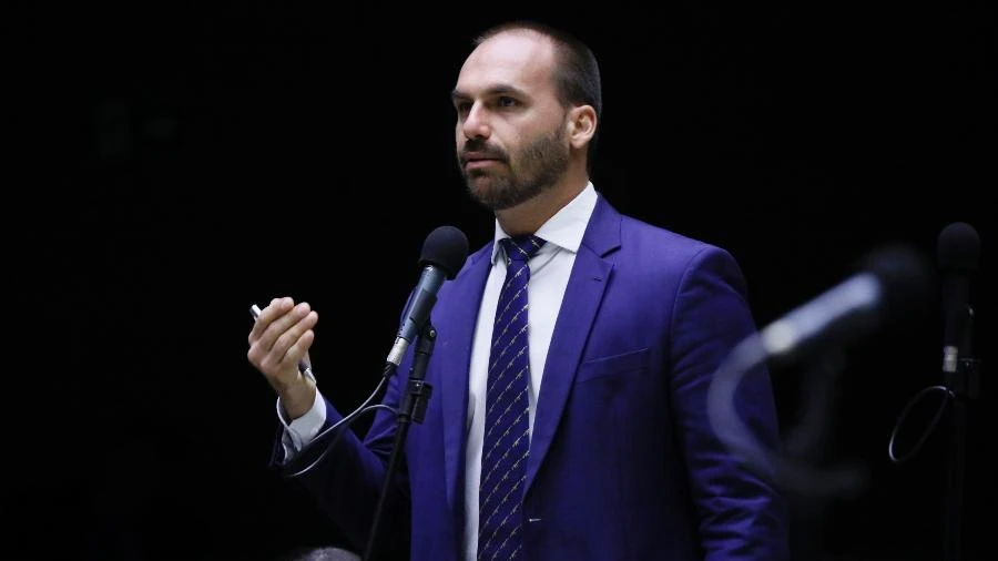 Eduardo Bolsonaro alfineta oposição e diz não torcer por morte de ninguém