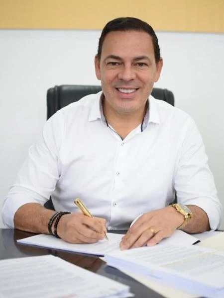 Justiça de PE suspende auxílio que prefeito criou para ele mesmo Carlos Madeiro