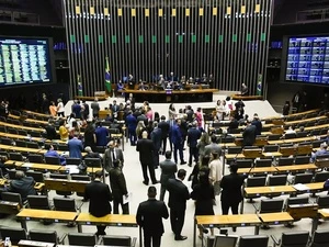 Congresso diz ao governo que não aumenta imposto, mas eleva conta de luz José Roberto de Toledo e Thais Bilenky