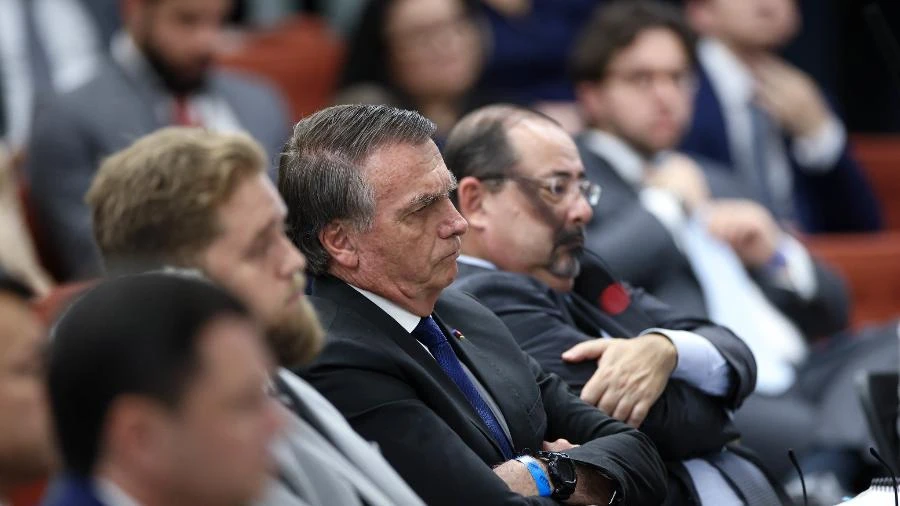 Mauro Cid bate em Bolsonaro, Braga Netto e Garnier, mas com carinho Leonardo Sakamoto