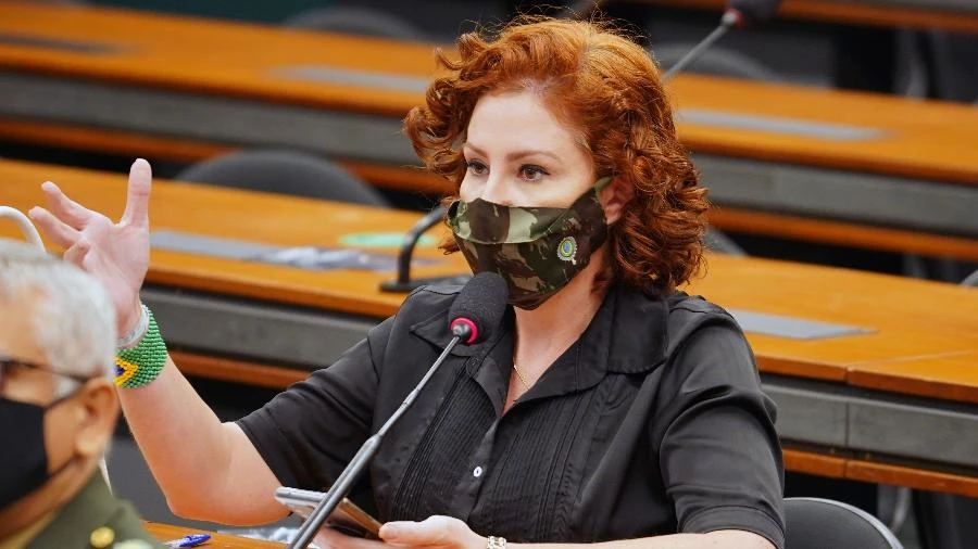 Zambelli defende Bolsonaro e xinga Aziz: 'Bunda gorda, inútil, imbecil'