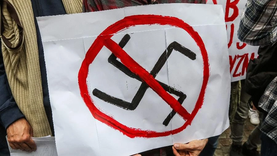Austríaco exibe tatuagem de suástica no testículo e é condenado à prisão