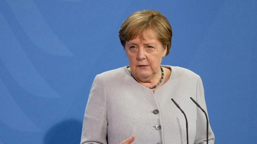 Após receber vacina da AstraZeneca, Merkel toma 2ª dose da Moderna