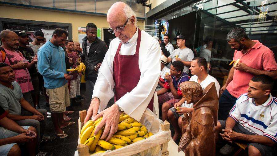 Vice de SP brinca com a vida do padre Júlio ao culpá-lo por cracolândia Leonardo Sakamoto