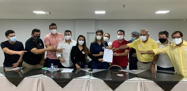 Após eleição ser adiada, candidatos de Macapá fazem ato contra novas datas
