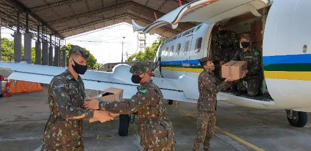 Militares são alvos de piadas após fala de Bolsonaro e falam em 