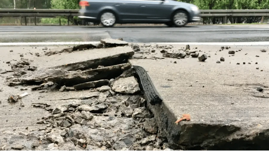 Com recorde de calor, estradas 'estouraram' na Alemanha