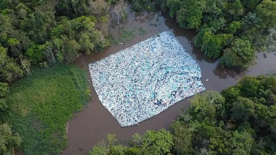 Lixão em rio da 'Veneza peruana' abala cidade do AM e vira caso diplomático Carlos Madeiro