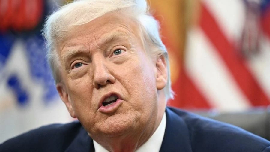 Trump diz que os EUA atiraram contra barco venezuelano envolvido em tráfico