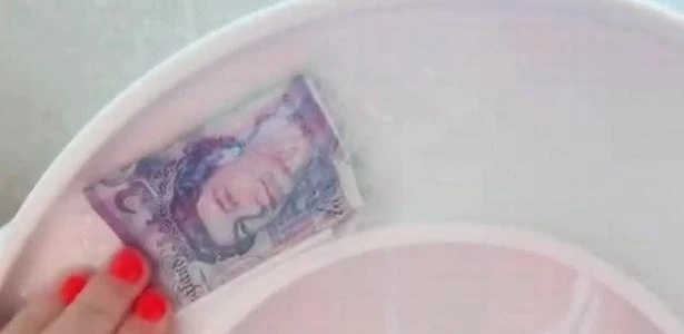 Mãe cria método para checar se filho levanta assento para fazer xixi
