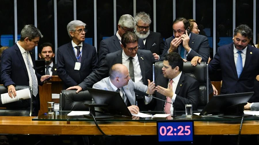 Congresso derruba leilão e trava transição no setor elétrico Camila Maia