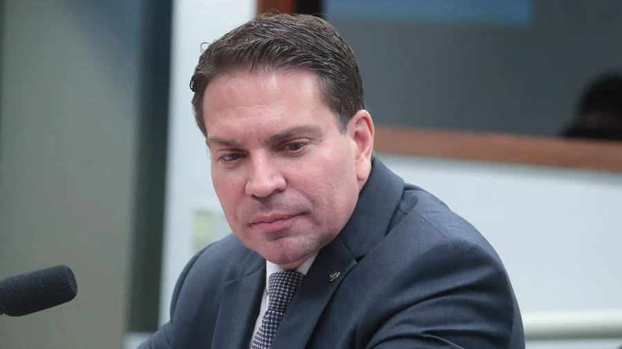 Moraes vota para derrubar decisão da Câmara que pode beneficiar Bolsonaro