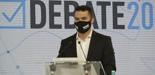 Mamãe Falei ataca política e Orlando rebate: 'Não tem cara de trabalhador'