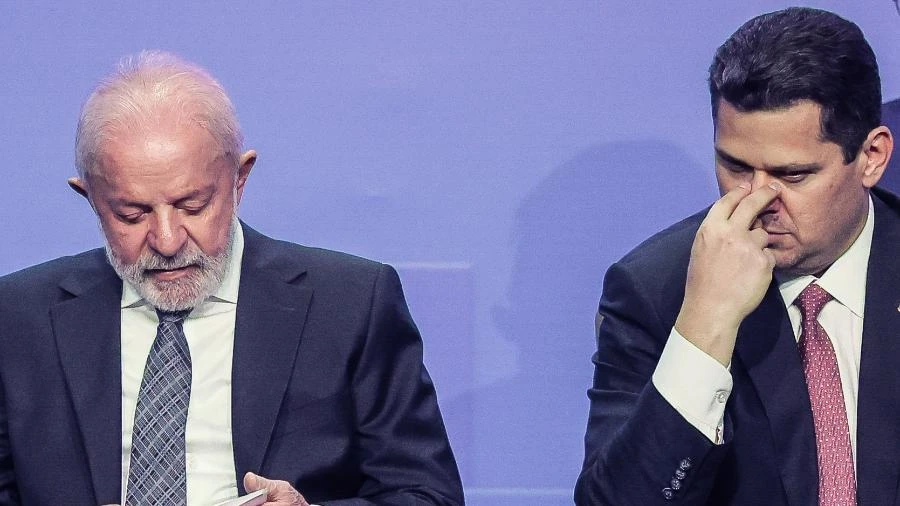 Após derrota com IOF, Lula pede à AGU para avaliar levar caso ao STF