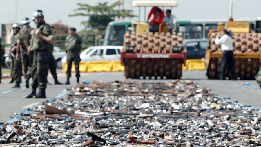 México oferece até R$ 8 mil para cidadãos que entregarem armas