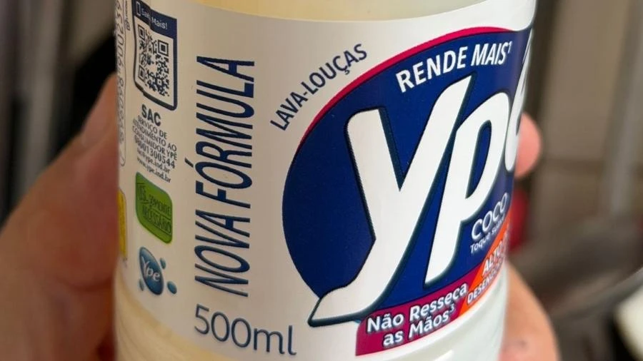 Quem bebe detergente contra inimigos imaginários expõe a crise do país